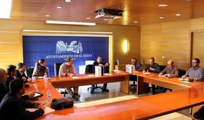 Cinco empresas concurren con sus propuestas a la adjudicación del servicio de limpieza de El Ejido