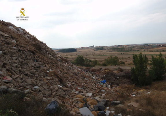 Junta y Diputación de Valladolid firman un convenio para sellar y restaurar todas las escombreras de la provincia