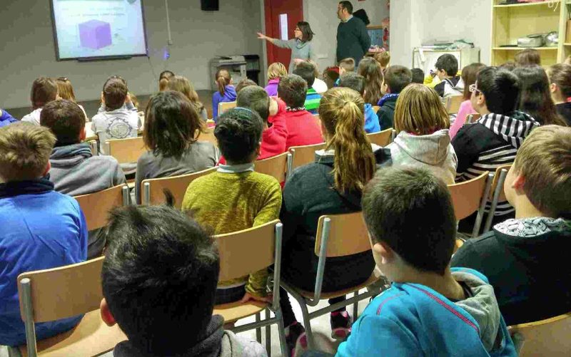 Más de 300 alumnos de Vinaròs aprenden cómo reciclar aceite de uso doméstico