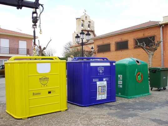 Campaña informativa en Toro sobre la recogida selectiva de cartón generado por el comercio