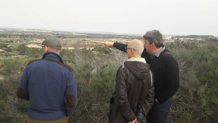 Julià Álvaro visita la ubicación de la próxima planta de transferencia de residuos en Guardamar del Segura