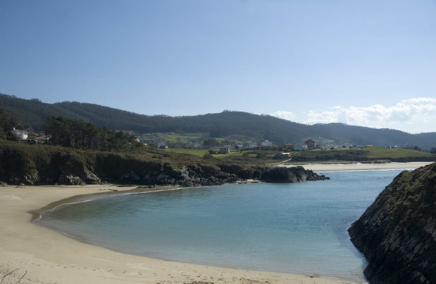 La Diputación de A Coruña da apoyo financiero a los ayuntamientos para la limpieza de playas