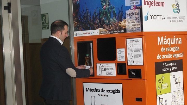Ingeteam fomenta el reciclaje de aceite entre sus empleados