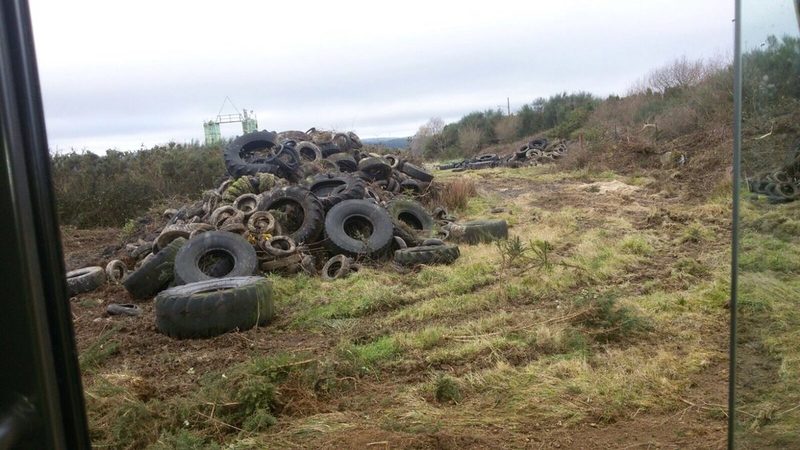  Comienza la limpieza del vertedero de neumáticos de As Somozas