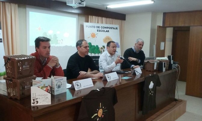 Víctor Domínguez y Joan Piquer se reúnen con los centros escolares para la implantación del 5º contenedor