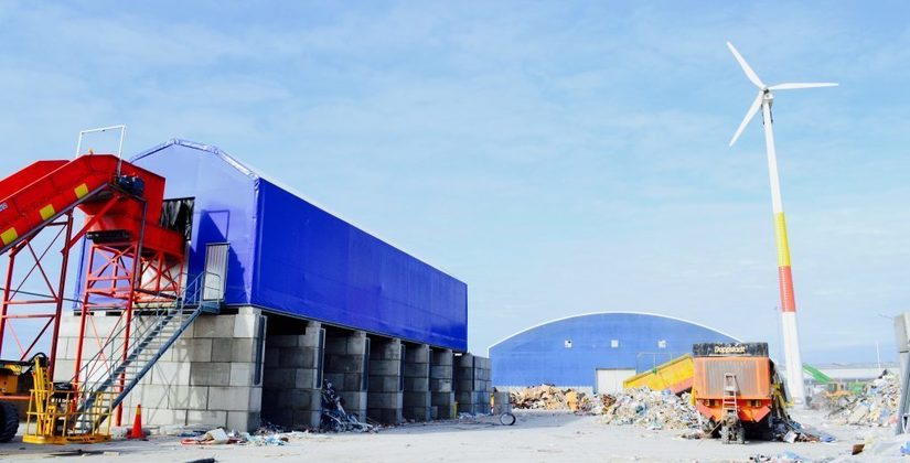 El sistema robótico de clasificación de una planta sueca funciona con energía eólica