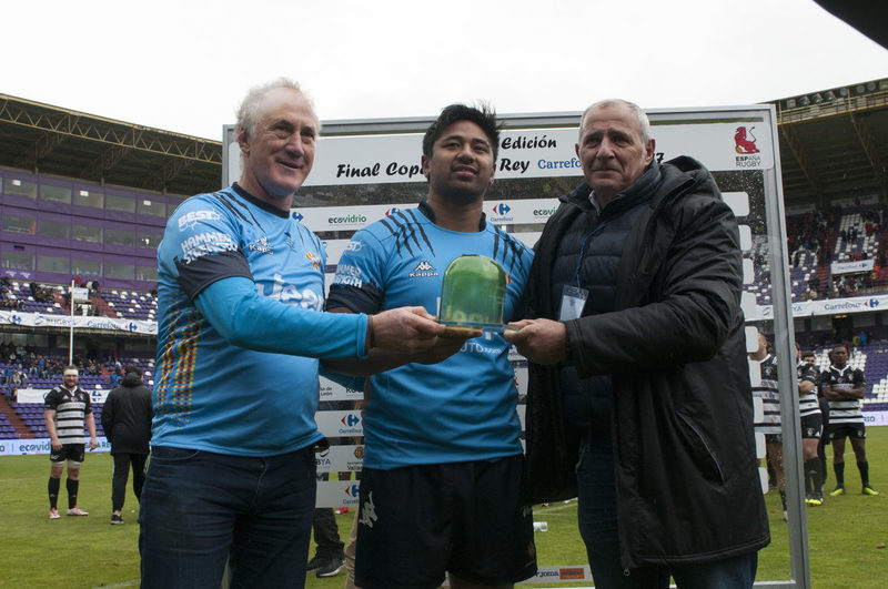 Trofeo de vidrio reciclado para el mejor jugador de la final de la Copa del Rey de Rugby