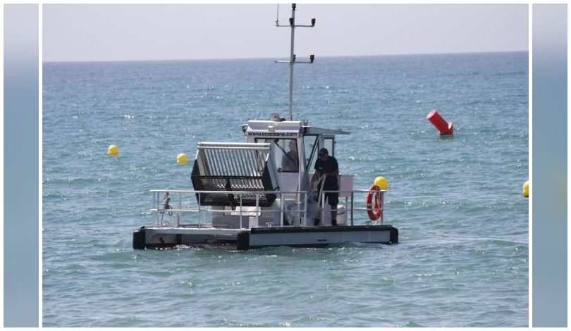 Barcos quitanatas limpiarán las playas de la provincia de Málaga