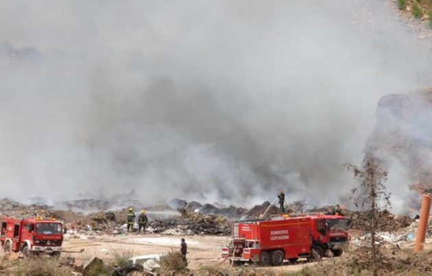 Incendio en un vertedero de Murcia