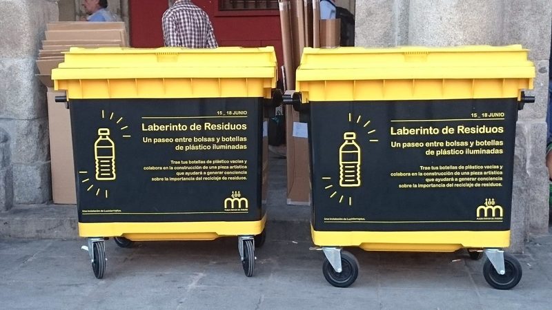 Botellas de plástico para una instalación de arte urbano