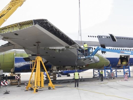 Así se recicla un avión