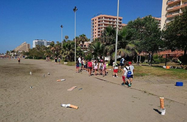 Campaña por la limpieza de las playas en Benalmádena