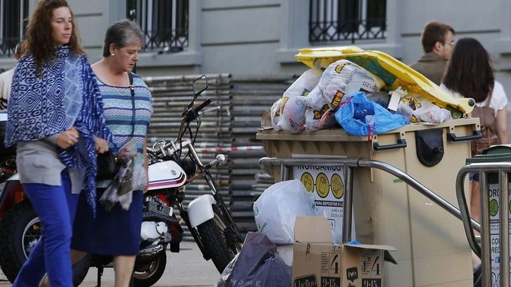 El 40% de la basura que depositan los coruñeses en los contenedores amarillos es orgánica