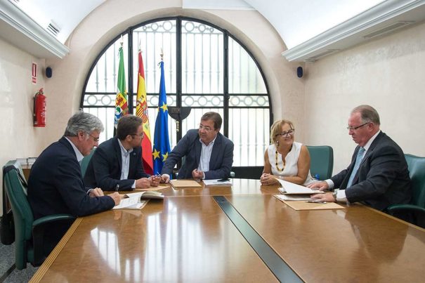 La Junta de Extremadura firma un Protocolo para el Aprovechamiento Sostenible de los Espacios Forestales