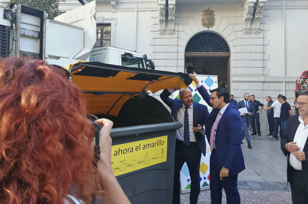 El Ayuntamiento de Granada instala sensores en los contenedores de reciclaje