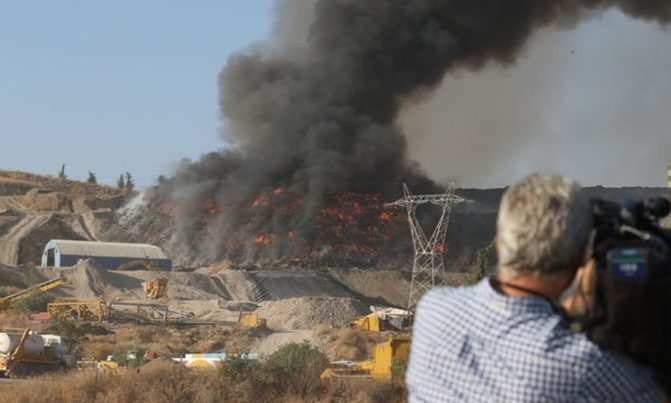 La Junta dice que el humo del incendio de la planta de reciclaje de Córdoba no pone en peligro a la población