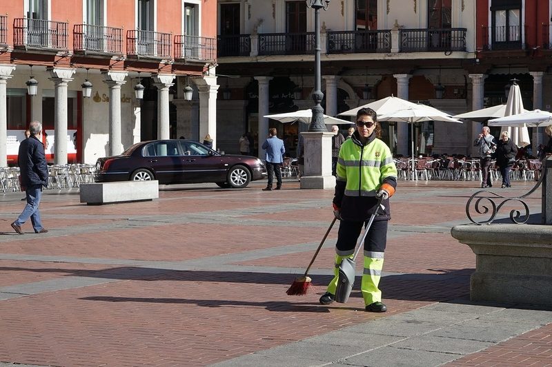 Campaña de limpieza en los barrios de Valladolid