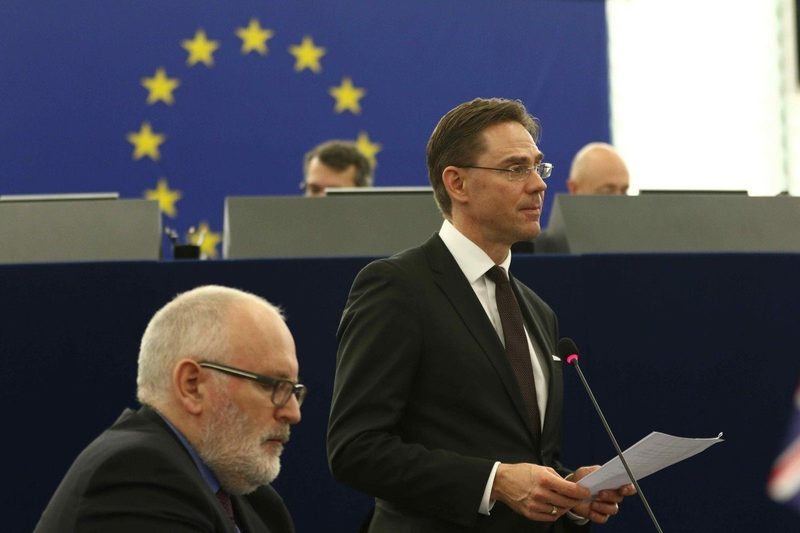 Bruselas tiene "dudas" sobre un eventual impuesto al plástico en la UE