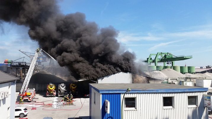 Abierta una investigación por incendios en plantas de gestión de residuos en España