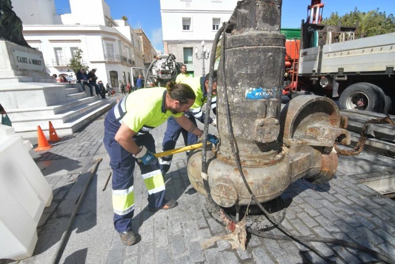 Iniciada en Cádiz una campaña sobre los riesgos de tirar toallitas húmedas al inodoro