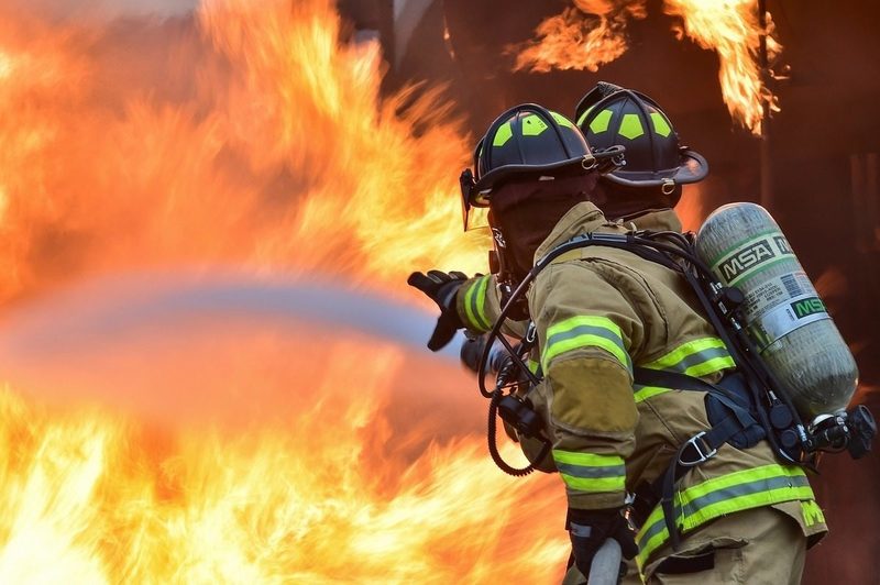 Se declara un incendio en una empresa de reciclaje de residuos en Santomera (Murcia)