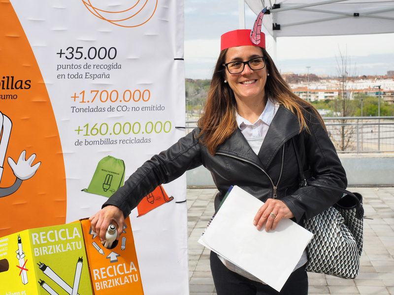 AMBILAMP promueve el reciclaje de lámparas  en el Día del Niño Atlético en Madrid. 