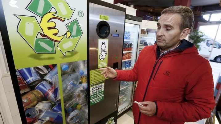 Entran en funcionamiento en Lugo las primeras máquinas que premian el reciclaje con vales de compra