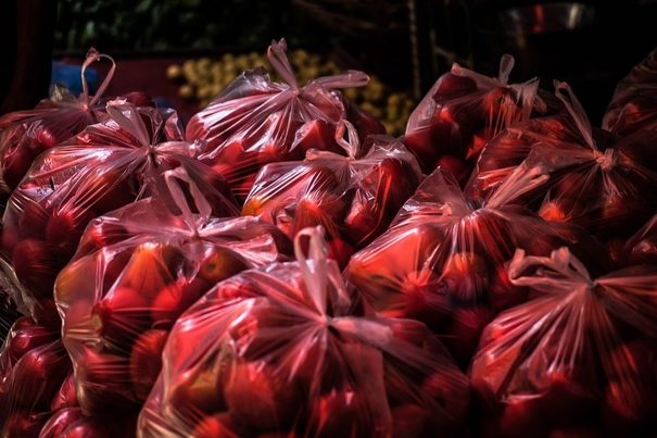 Todas las tiendas españolas tendrán que cobrar las bolsas de plástico a partir del 1 de julio