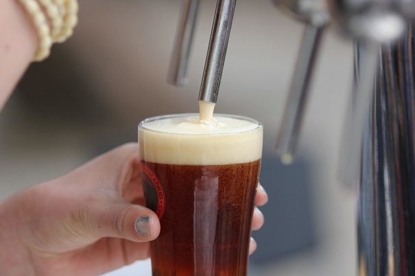 Suecia presenta una cerveza elaborada a partir de aguas residuales