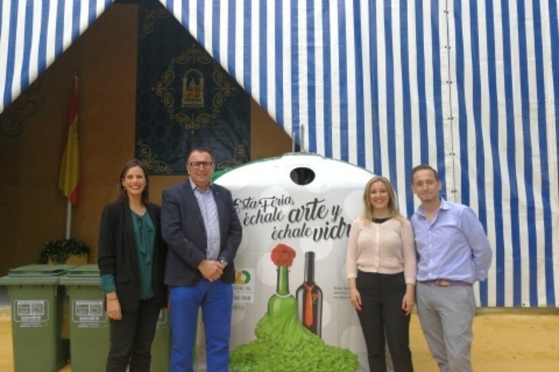 El reciclaje de vidrio recala en la Feria de Alcalá de Guadaíra (Sevilla)