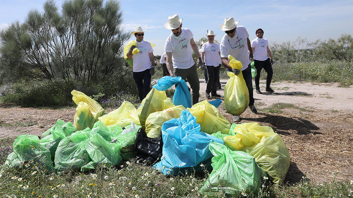 Más de 500 empleados de L'Oréal España recogen 3,2 toneladas de basura en la Comunidad de Madrid