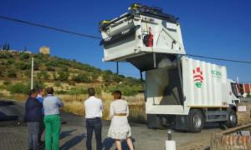Nuevos camiones de recogida de basura entran en servicio en una decena de localidades de Badajoz