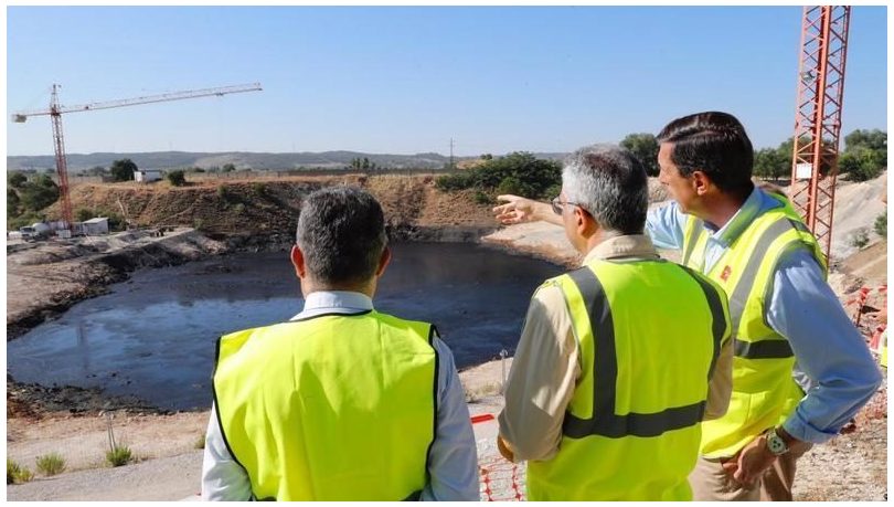 La limpieza de la laguna de Arganda (Madrid) tardará al menos tres años más en extraer los residuos contaminantes