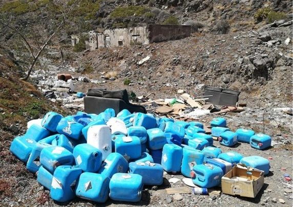 Denuncian vertidos de envases de residuos tóxicos en un barranco del municipio canario de Telde