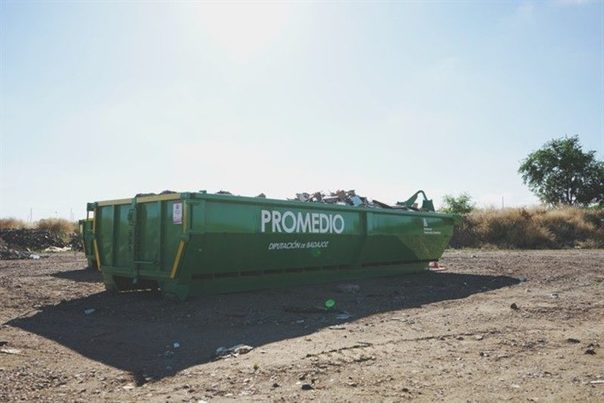 Setenta localidades de la provincia de Badajoz tendrán contenedores para recoger escombros