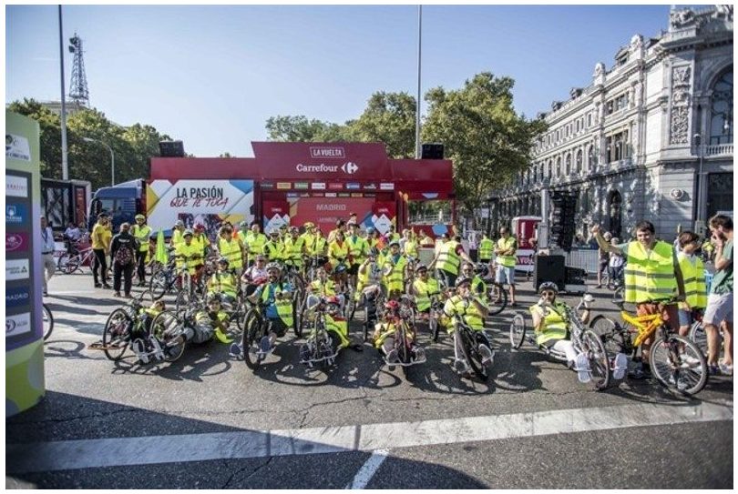 Cerca de un centenar de personas participan en la carrera inclusiva de Ecovidrio en última etapa de La Vuelta 2018