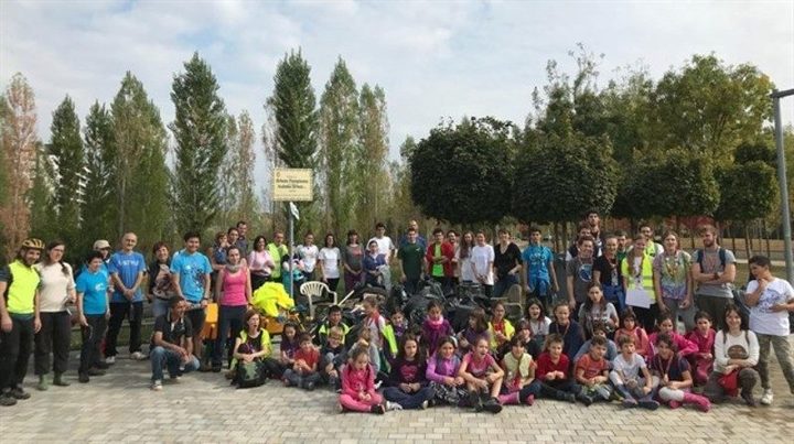 Más de 120 voluntarios recogen 450 kilos de residuos en la limpieza del río Sadar en Pamplona