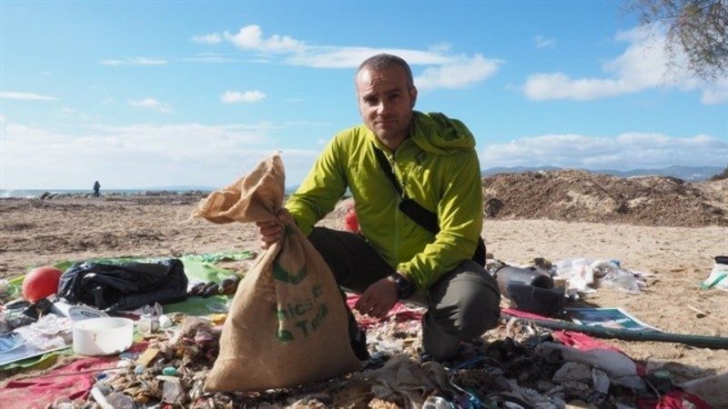 Un representante de “Per una Mar Sense Plàstic” va a Madrid en bicicleta para pedir el fin de los productos de plástico de un solo uso