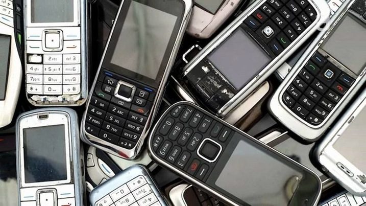 Cuando reciclar un viejo teléfono móvil ayuda a salvar poblaciones de gorilas