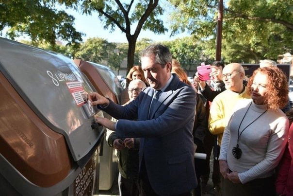 Iniciada la implantación de la recogida selectiva de biorresiduos de hogares en Sevilla Este