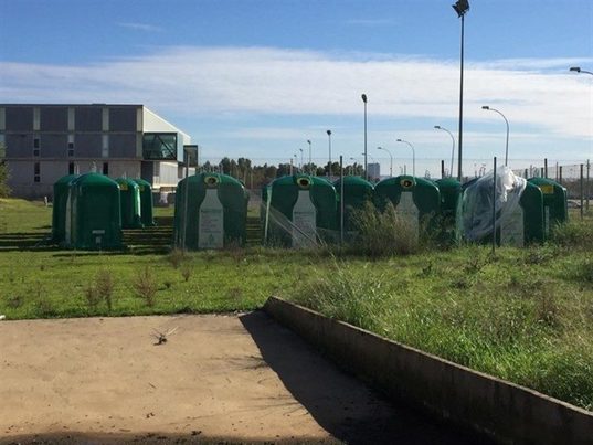Reclaman al Ayuntamiento de Badajoz la instalación de más contenedores para reciclar vidrio