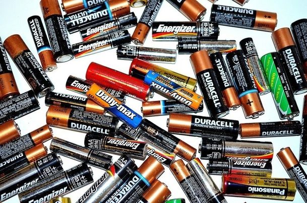 Ecopilas reparte más de 12.000 recopiladores para pilas usadas entre los hogares españoles
