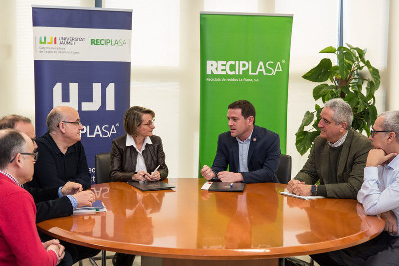 Renovado el convenio de la Cátedra de Gestión de Residuos Urbanos de la UJI y Reciplasa