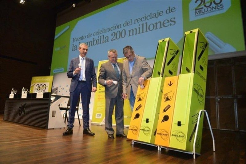 AMBILAMP recicla la bombilla 200 millones de la asociación en un acto público en Madrid