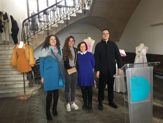 Sara Castañer obtiene el primer premio del V Maratón de Reciclaje Creativo de Ropa de Mallorca