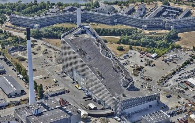 Esquiando sobre residuos: el complejo deportivo que oculta una planta de valorización en Copenhague 