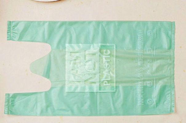 Diseñan bolsas de yuca respetuosas con el medio ambiente que se disuelven en contacto con el agua