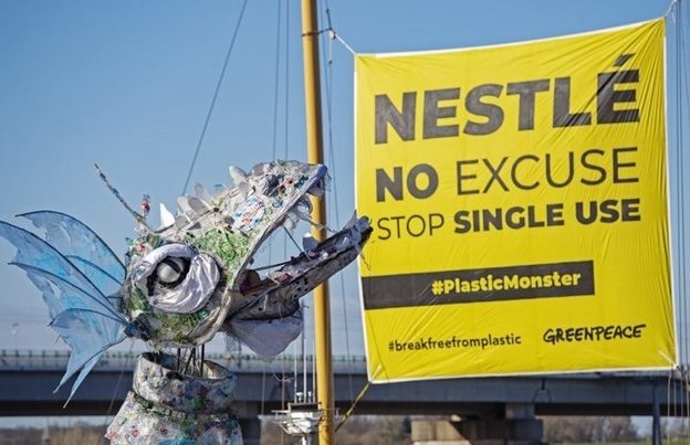 Nestlé y Unilever, líderes en producción de residuos plásticos