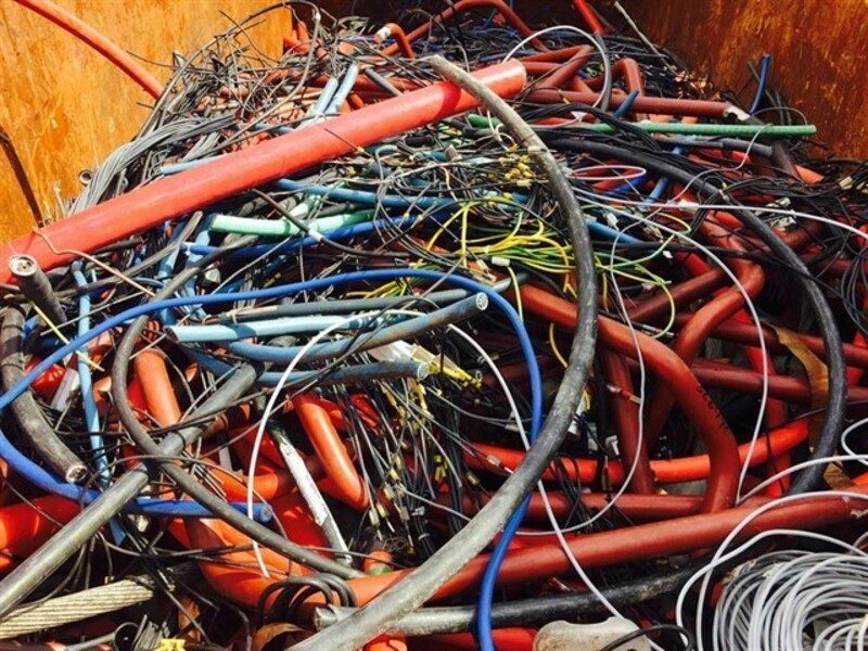 Endesa recicla casi el 70% de residuos generados en la mejora de la red de distribución eléctrica en Andalucía