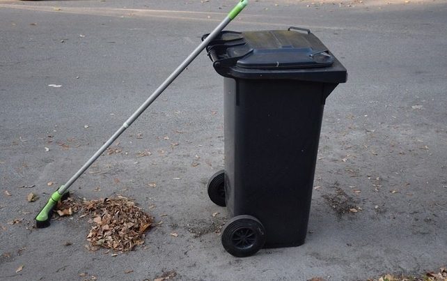 El alcalde de A Coruña insta a la empresa concesionaria a poner "los medios adecuados" ante los problemas en la recogida de basura